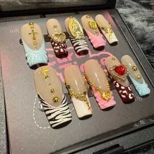 Elegant Nail Art Set with Gold and Red Accents